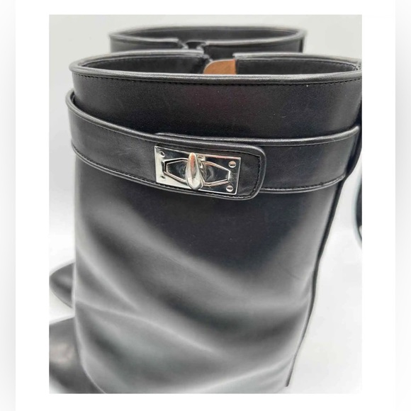 GIVENCHY Black Leather Short Shark Lock Ankle Boots Size 38 (7.5) - Picture 9 of 14